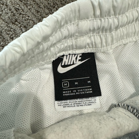 Nike Women’s Sportswear Icon Clash Sweatpants Medium - Picture 6 of 7
